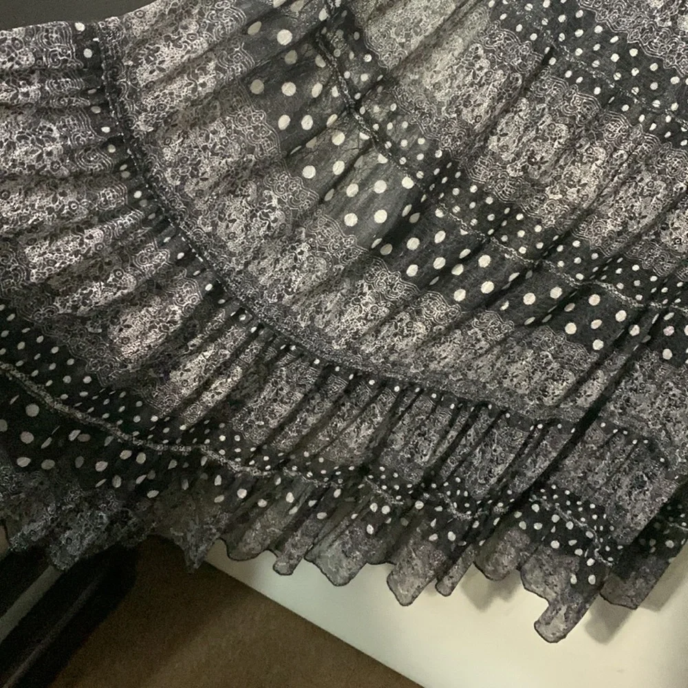 Noni B elastic waisted , flowing skirt with  lace overlay in tiered pattern - Picture 4 of 5